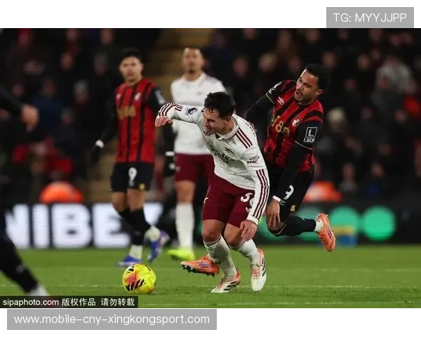 萨利巴中场附近精准铲球阻断反击